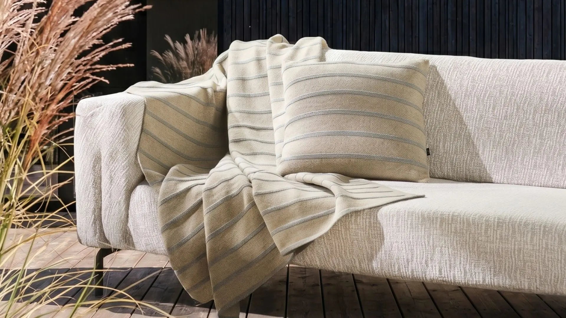 EchoByJMG-Hills&Valleys Knitted Blanket set